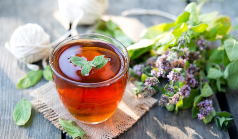 Черный чай с мятой: полезные свойства и рецепты