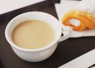 Кофе с молоком: польза и вред напитка