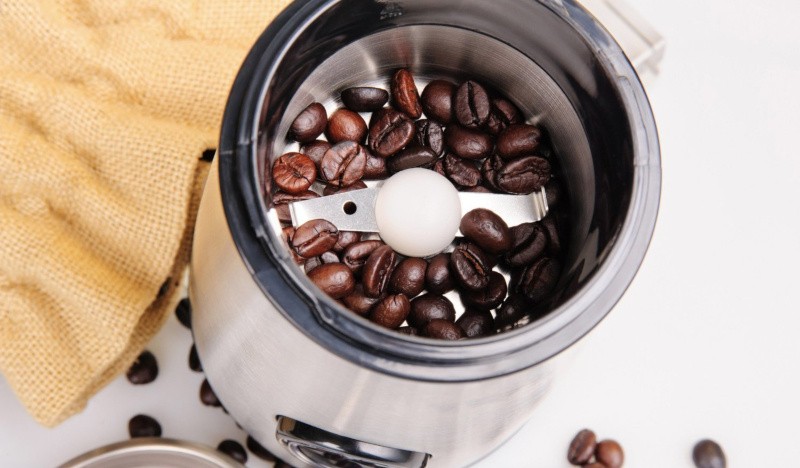 Как правильно молоть кофе: советы и инструкции