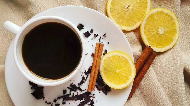 Кофе с лимоном: как приготовить бодрящий напиток